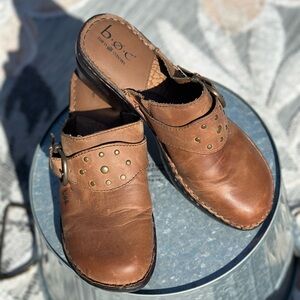 b.o.c tan leather clogs
